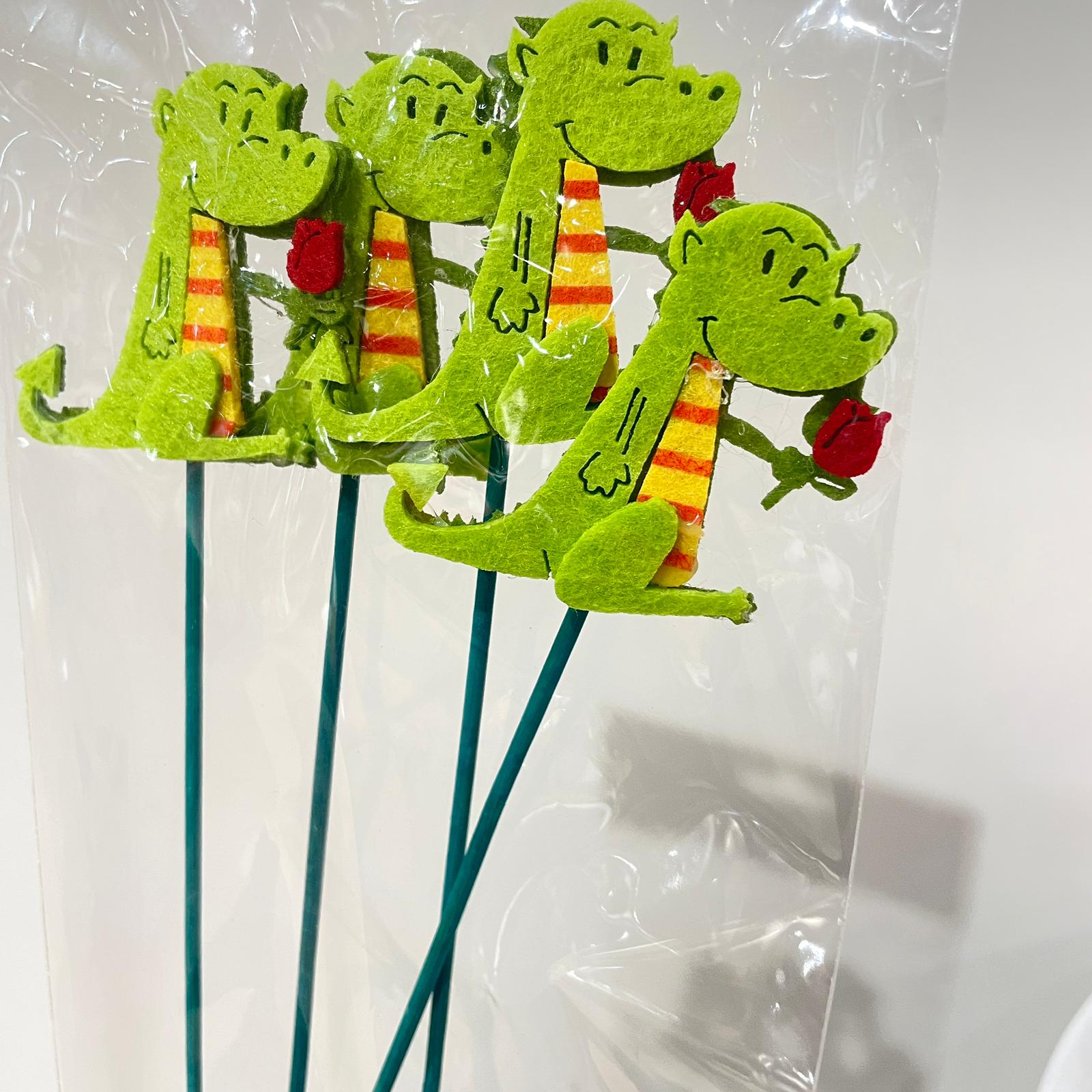 Pack de 4 pichos madera Dragón de Sant Jordi en fieltro 4x3x28 cm - Imagen 5