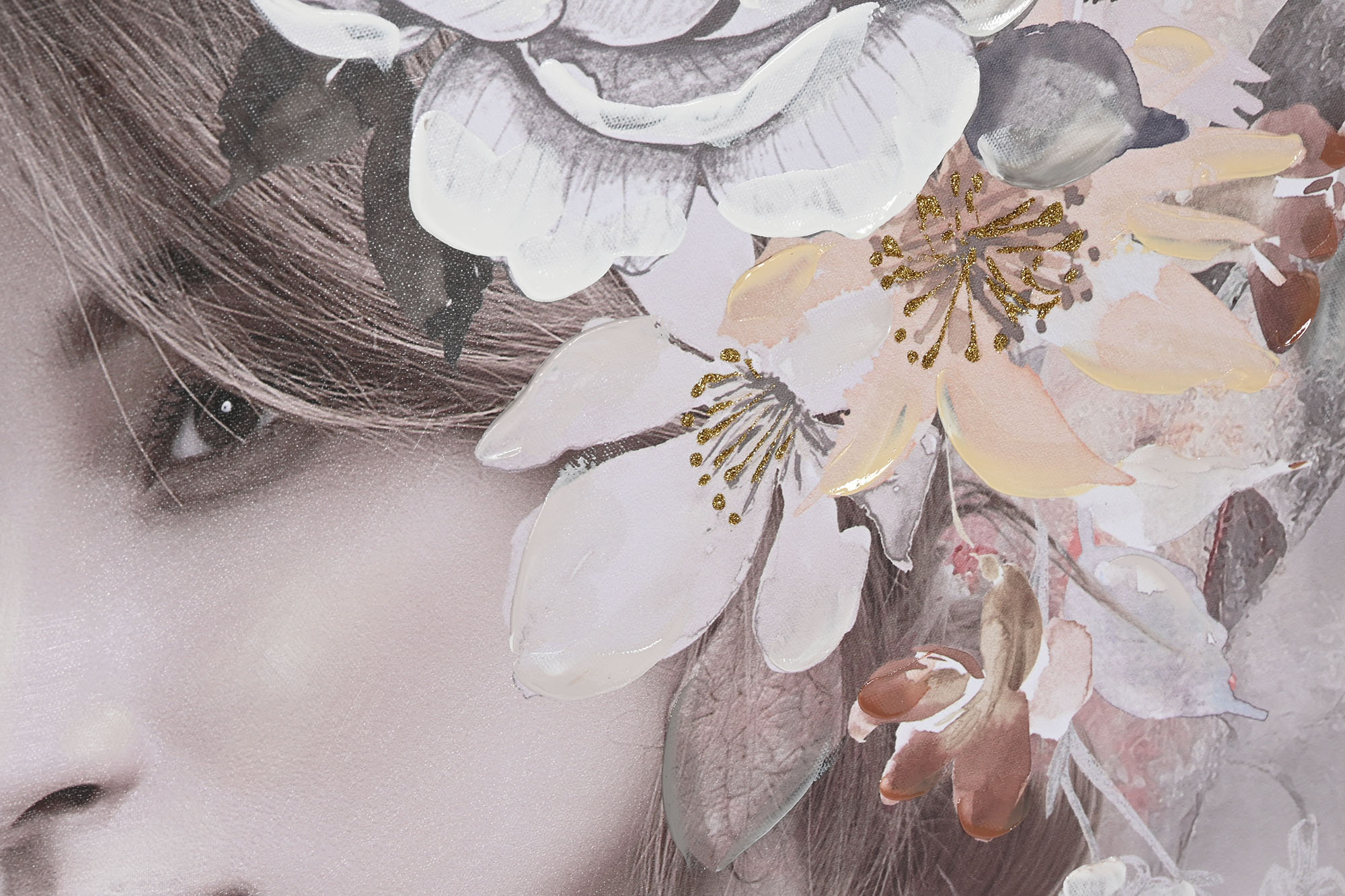 cuadro lienzo ps chica flores 70x3.5x100cm - Imagen 3
