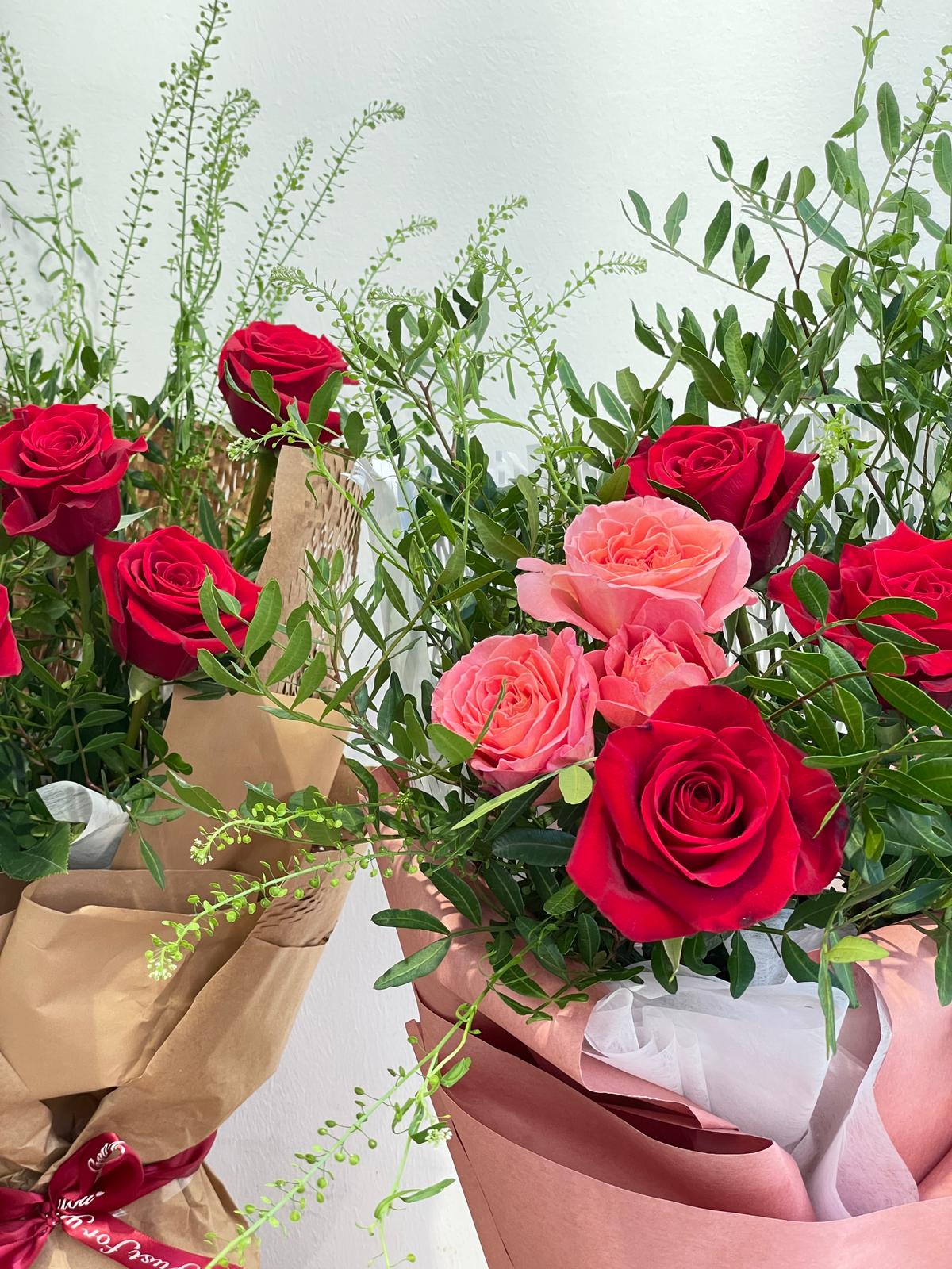 Bouquet LE ROSES 5 rosas - Imagen 2