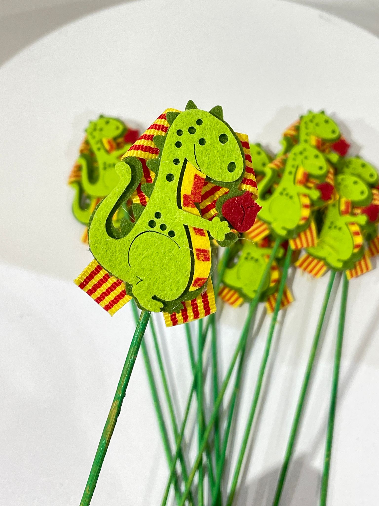 pack de 12 pins dragon Sant jordi - Imagen 3