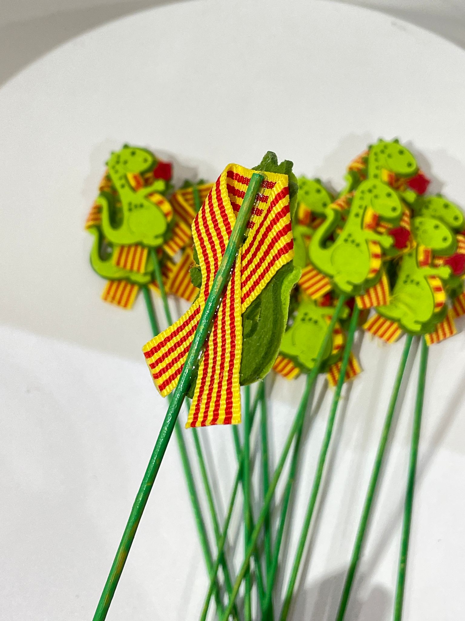 pack de 12 pins dragon Sant jordi - Imagen 4