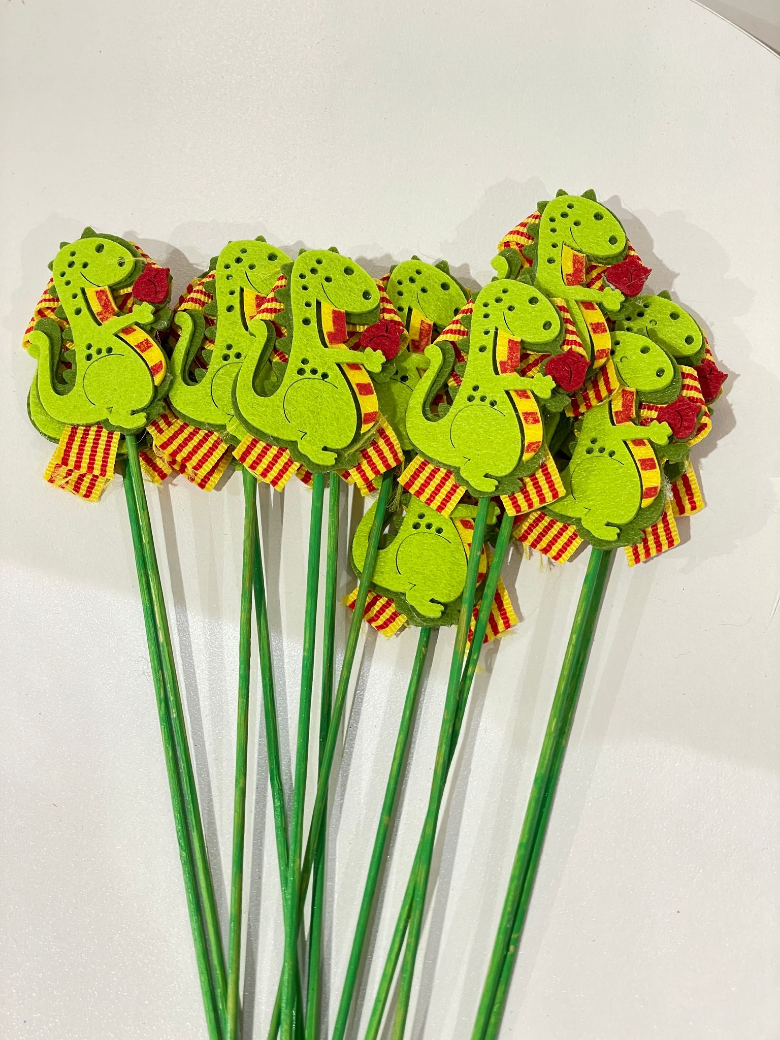 pack de 12 pins dragon Sant jordi - Imagen 6